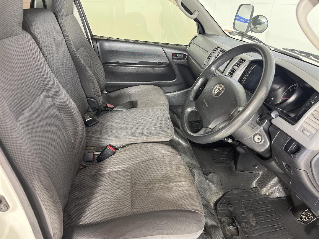 Photo '16' of Toyota Hiace Photo '16' of Toyota Hiace