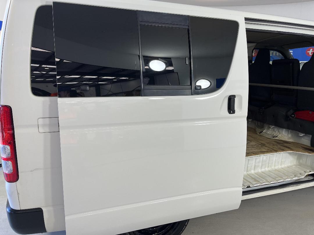 Photo '19' of Toyota Hiace Photo '19' of Toyota Hiace