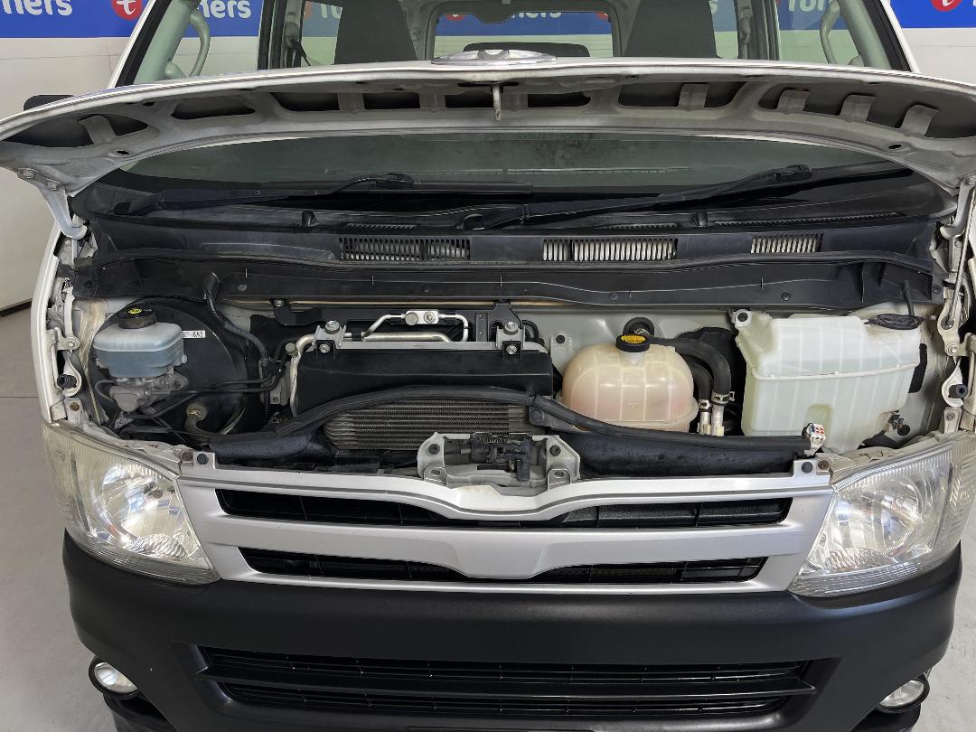 Photo '13' of Toyota Hiace