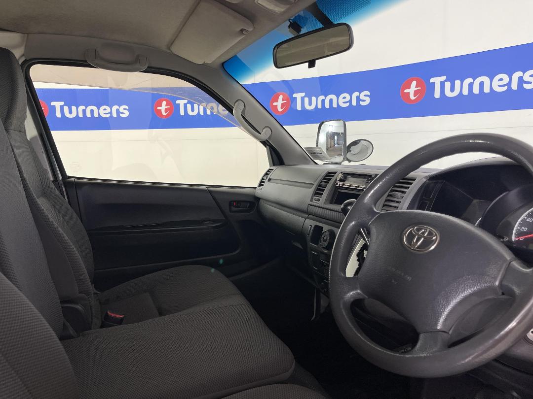 Photo '16' of Toyota Hiace