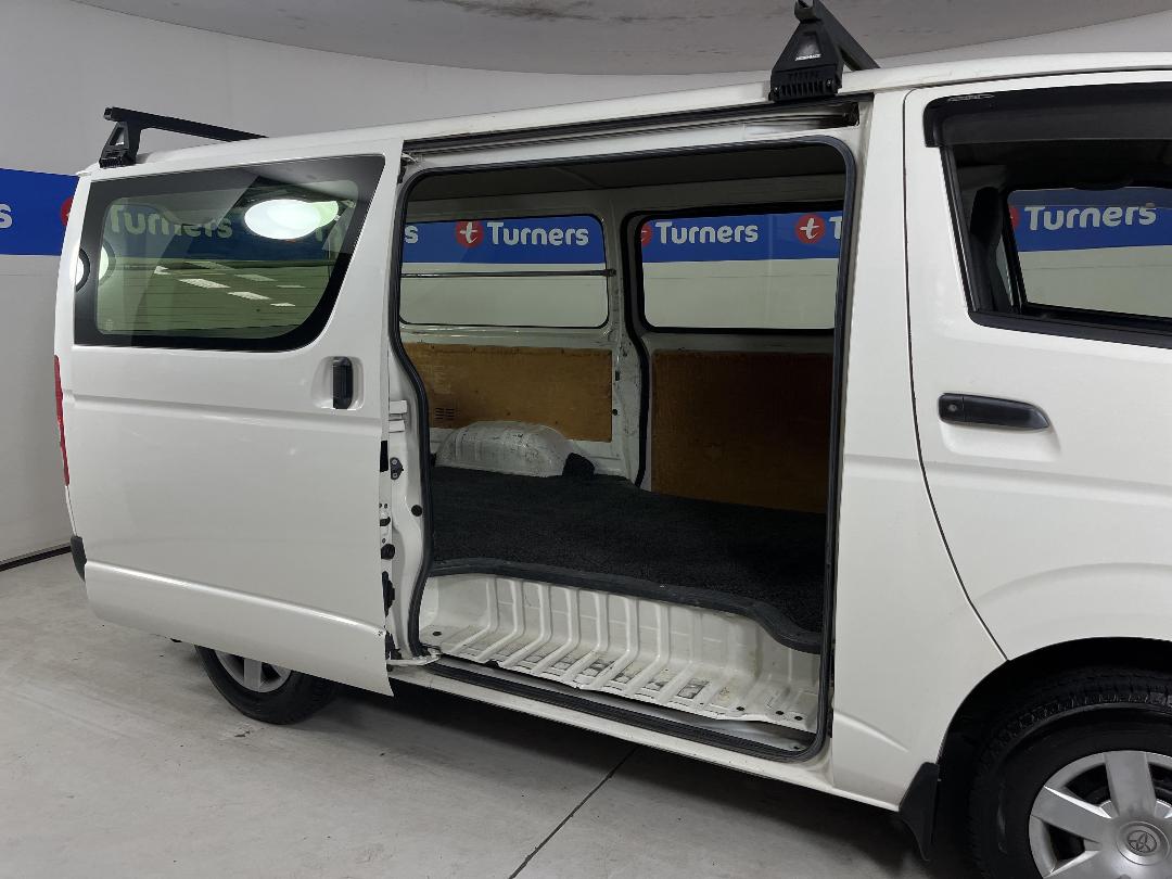 Photo '19' of Toyota Hiace