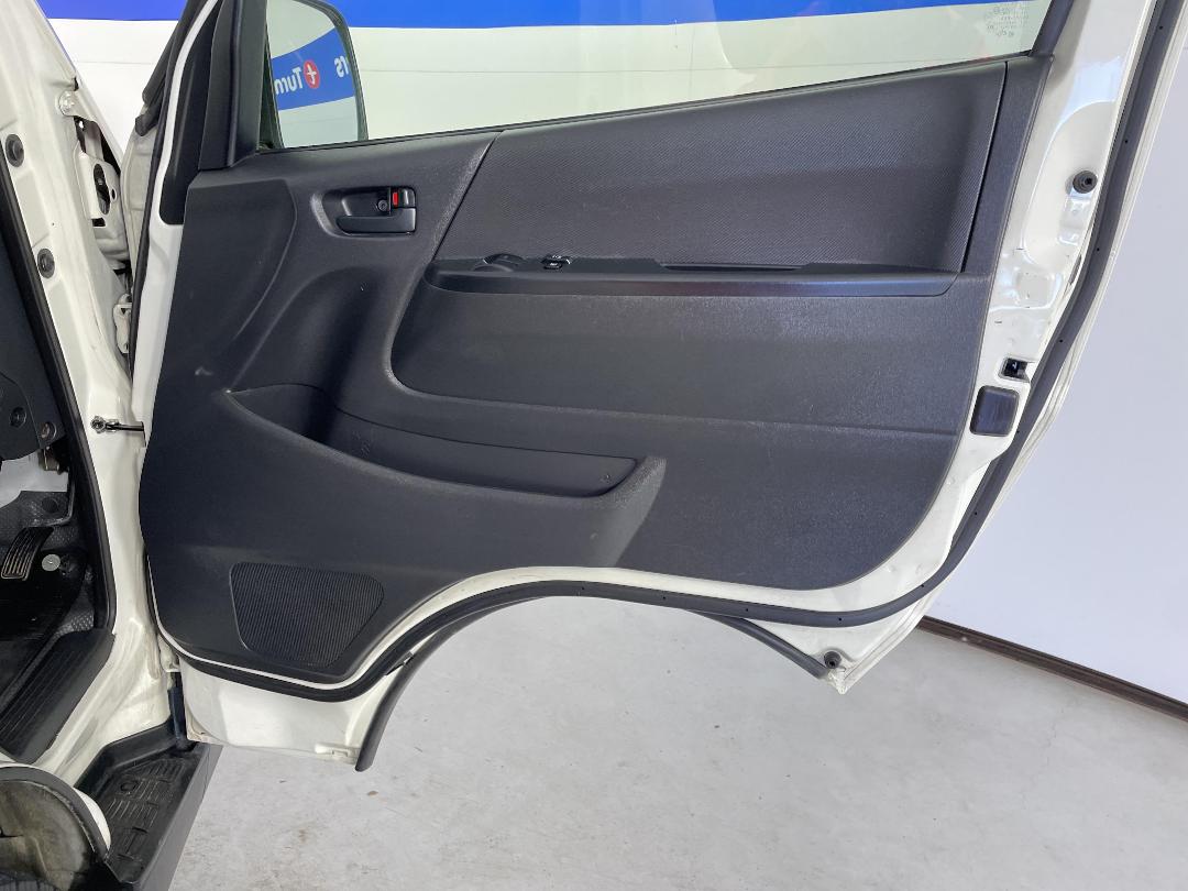 Photo '15' of Toyota Hiace Photo '15' of Toyota Hiace