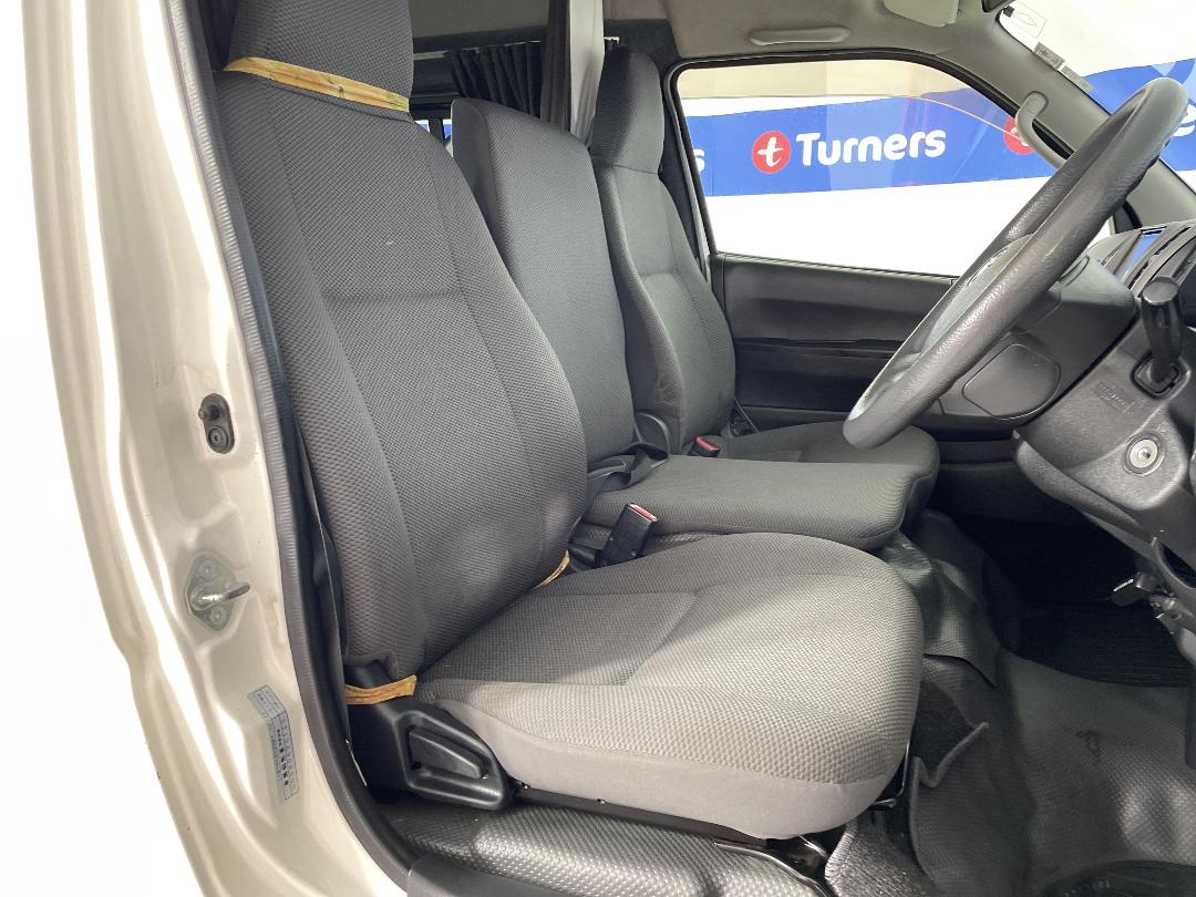 Photo '16' of Toyota Hiace Photo '16' of Toyota Hiace