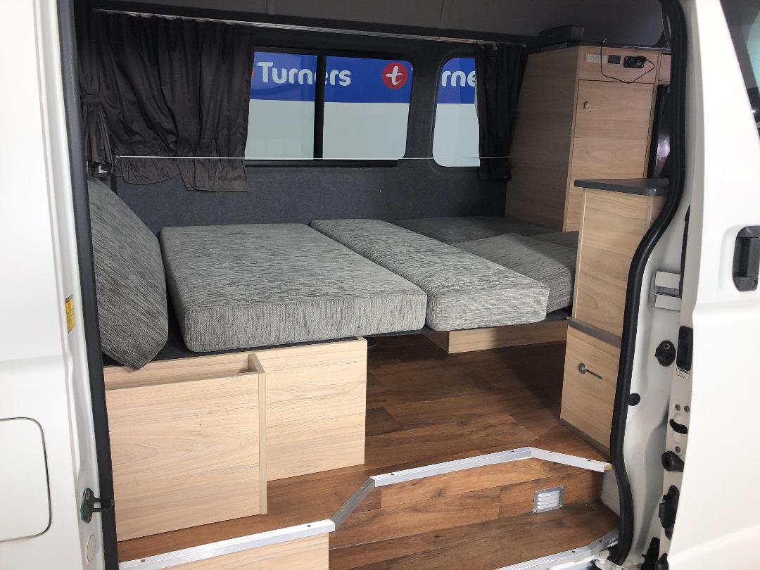 Photo '29' of Toyota Hiace