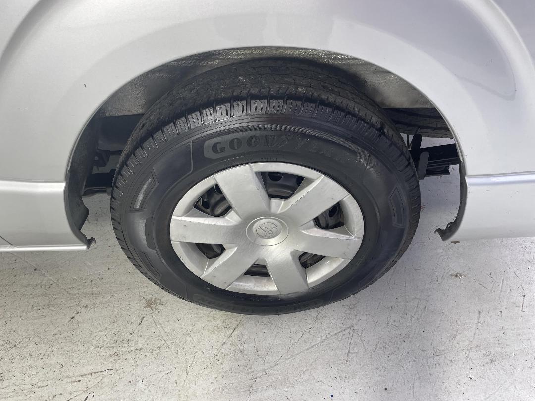 Photo '11' of Toyota Hiace