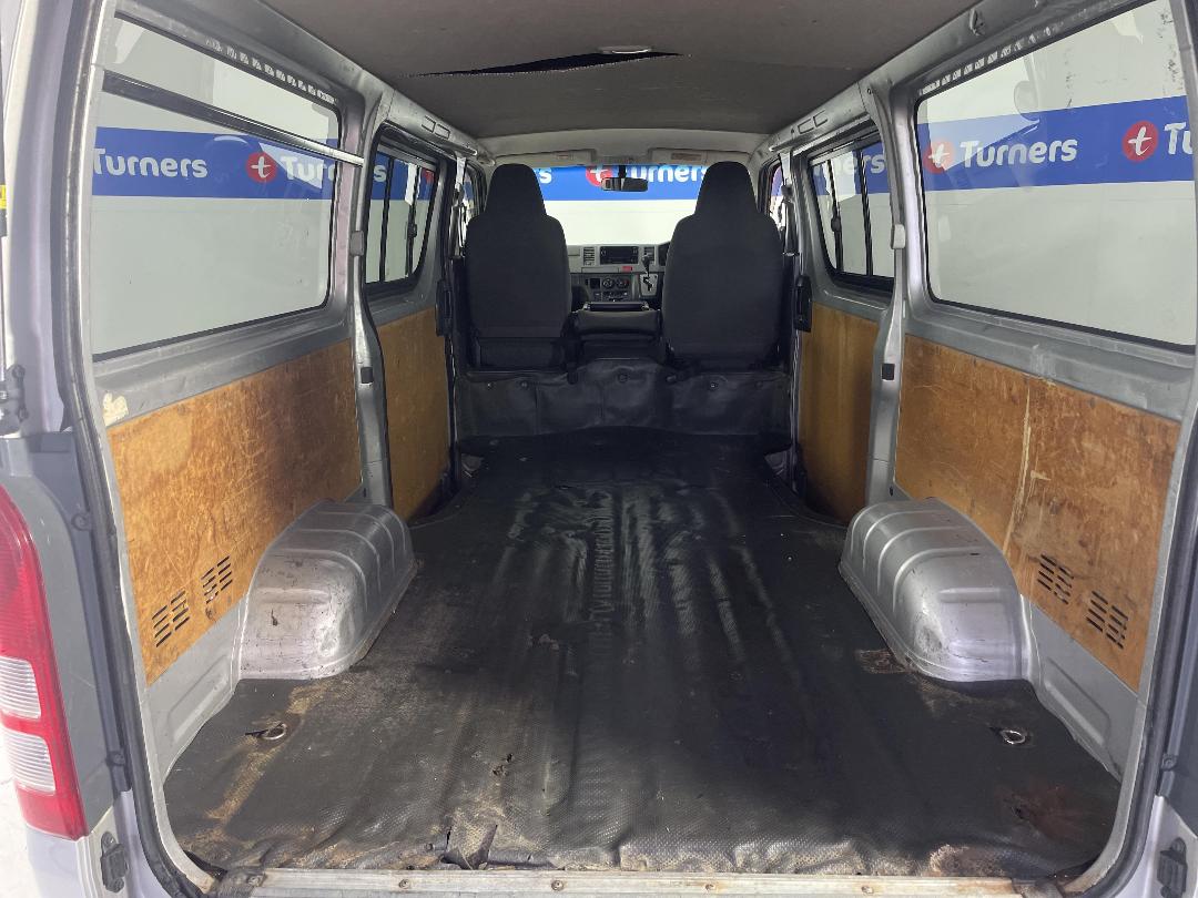 Photo '14' of Toyota Hiace