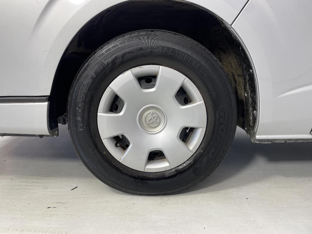 Photo '10' of Toyota Hiace