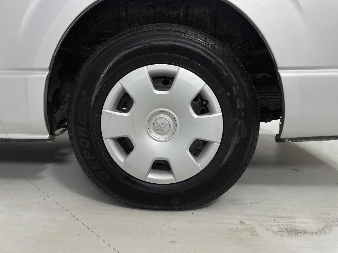 Photo '11' of Toyota Hiace