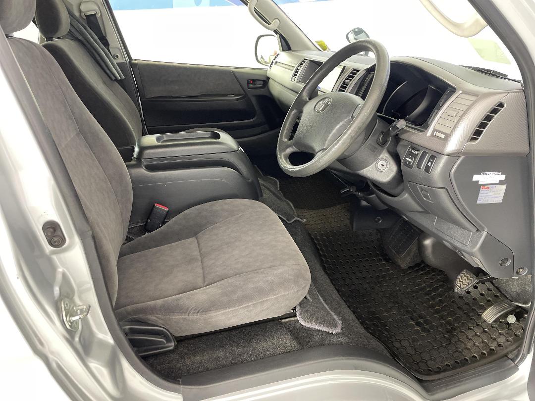 Photo '16' of Toyota Hiace