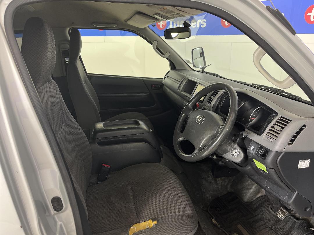 Photo '16' of Toyota Hiace