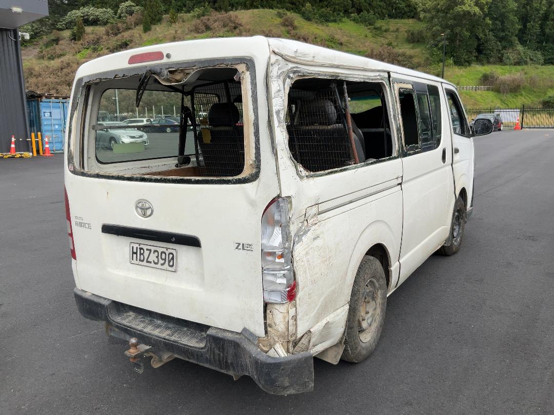 Photo '4' of Toyota Hiace ZL TD