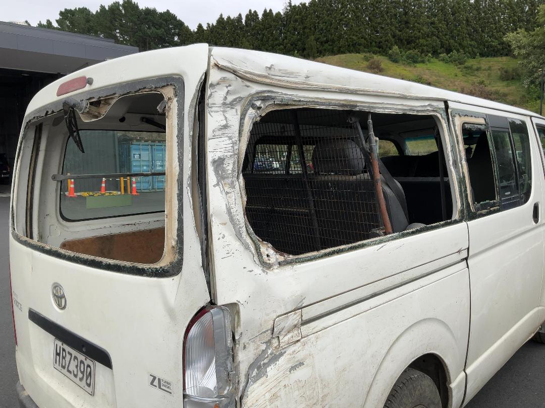 Photo '15' of Toyota Hiace ZL TD