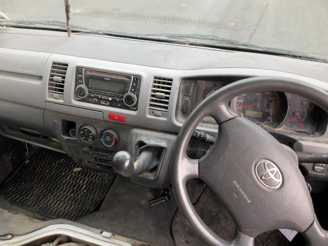 Photo '21' of Toyota Hiace ZL TD