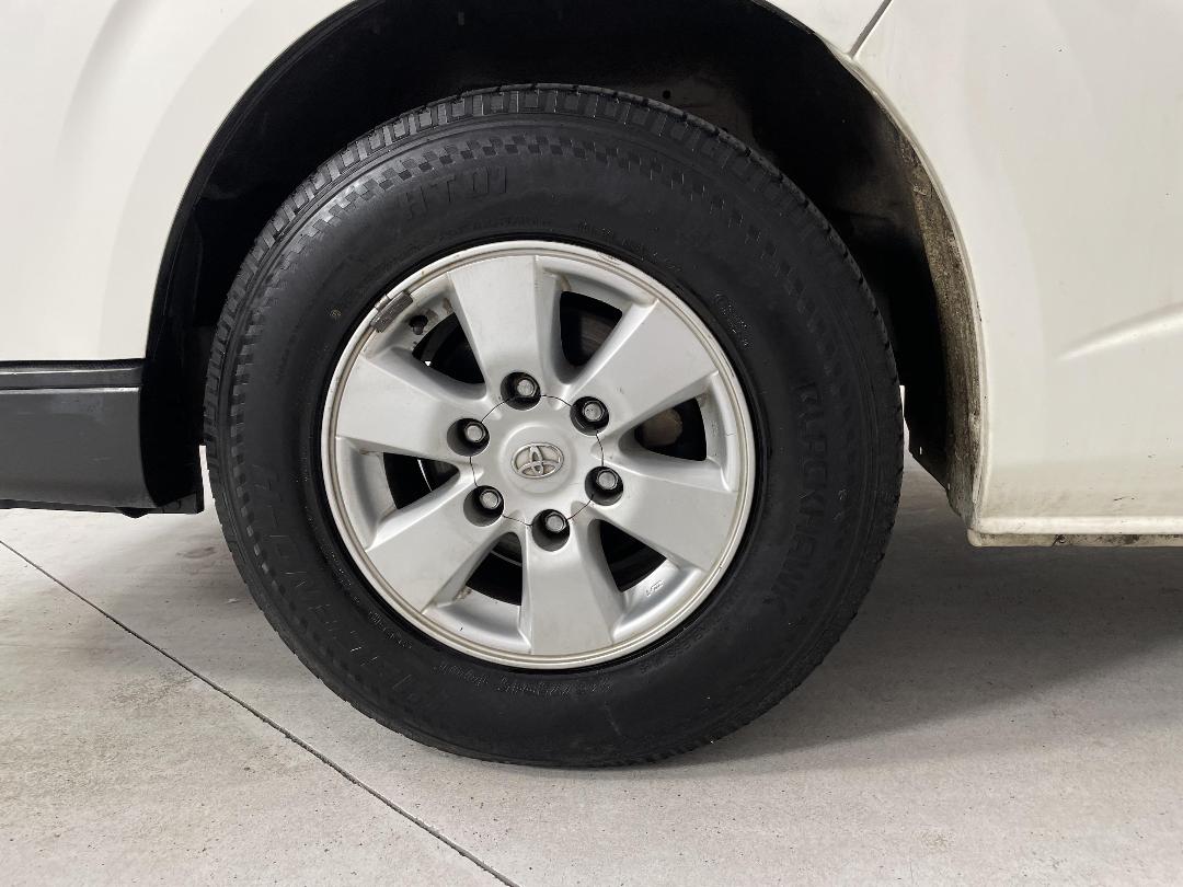 Photo '10' of Toyota Hiace