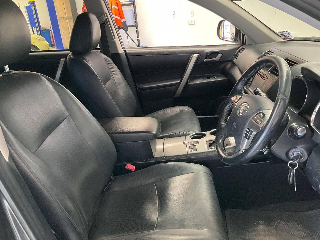 Photo '16' of Toyota Highlander