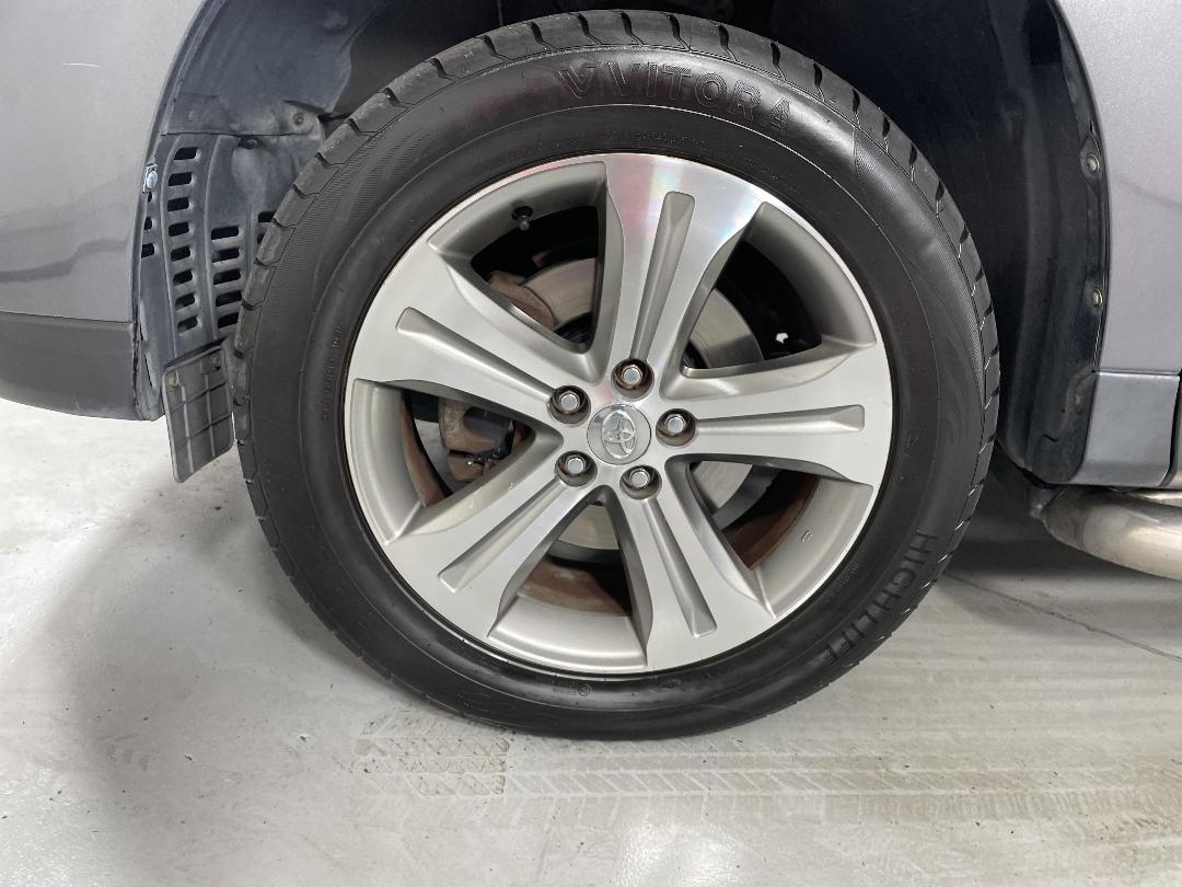 Photo '10' of Toyota Highlander Photo '10' of Toyota Highlander