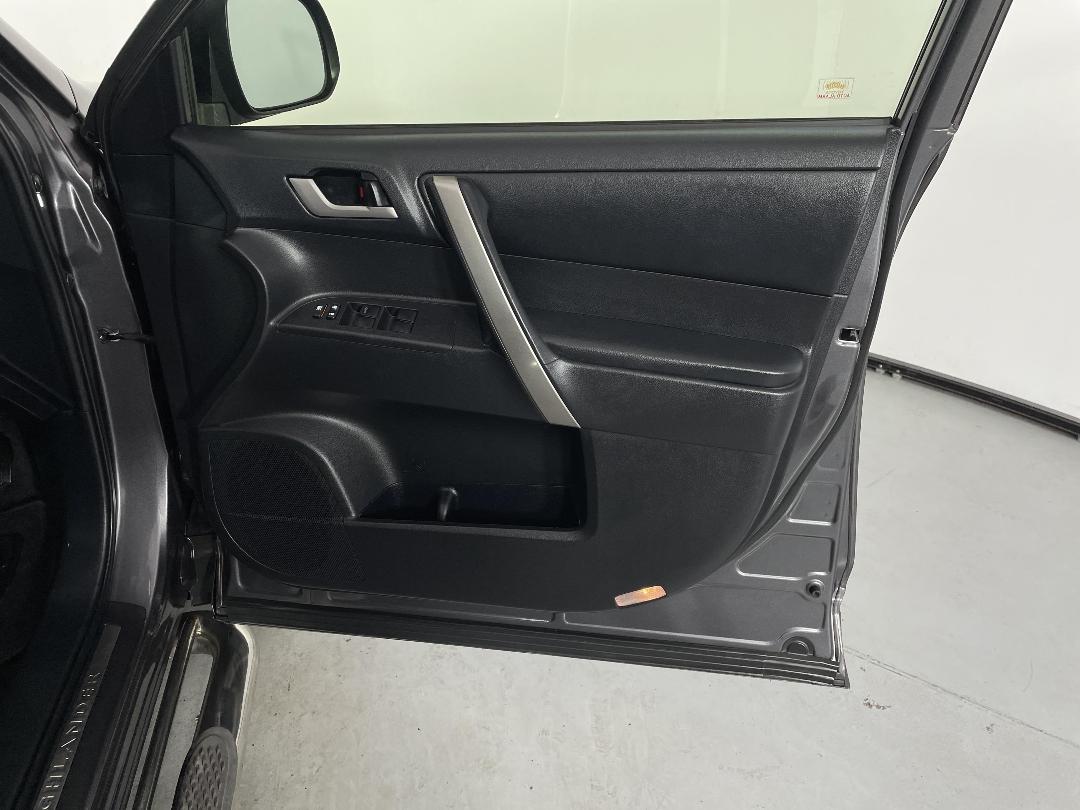 Photo '15' of Toyota Highlander Photo '15' of Toyota Highlander