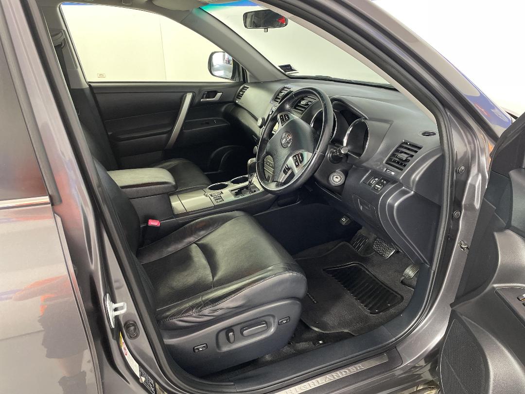 Photo '16' of Toyota Highlander Photo '16' of Toyota Highlander