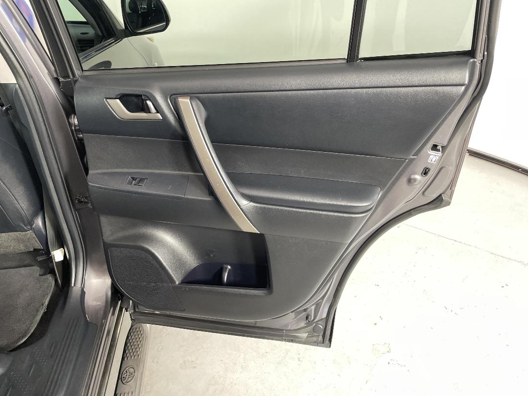 Photo '19' of Toyota Highlander Photo '19' of Toyota Highlander