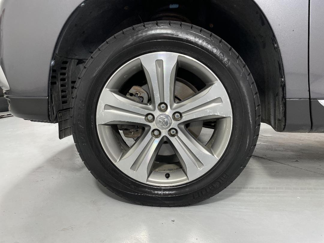 Photo '10' of Toyota Highlander Photo '10' of Toyota Highlander