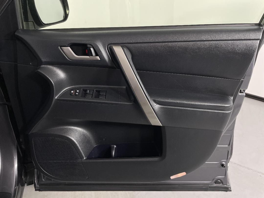 Photo '15' of Toyota Highlander Photo '15' of Toyota Highlander