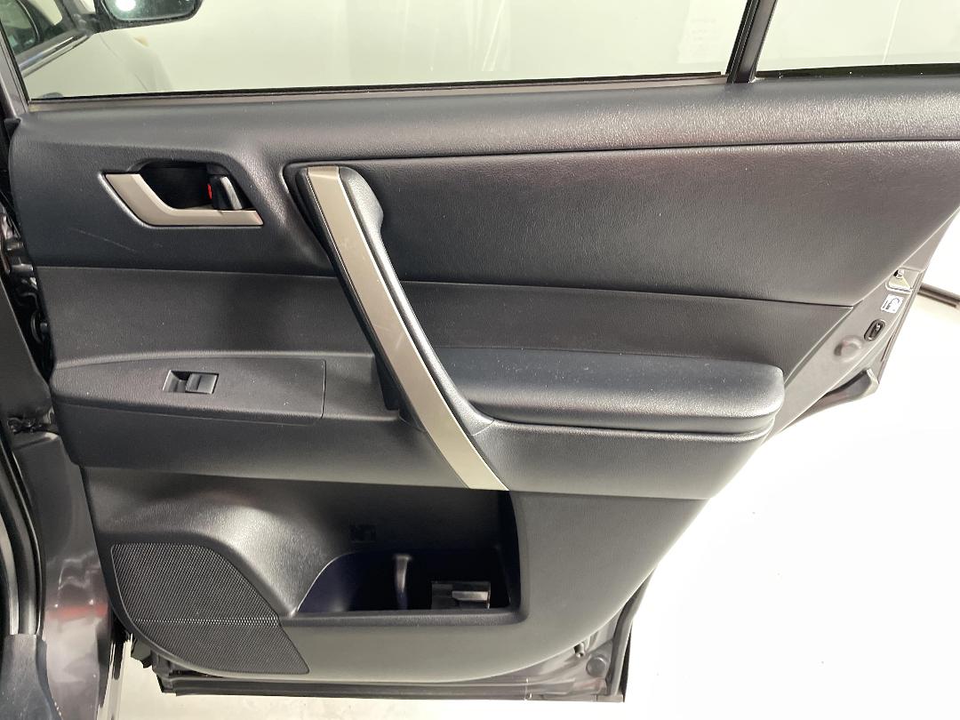 Photo '19' of Toyota Highlander Photo '19' of Toyota Highlander