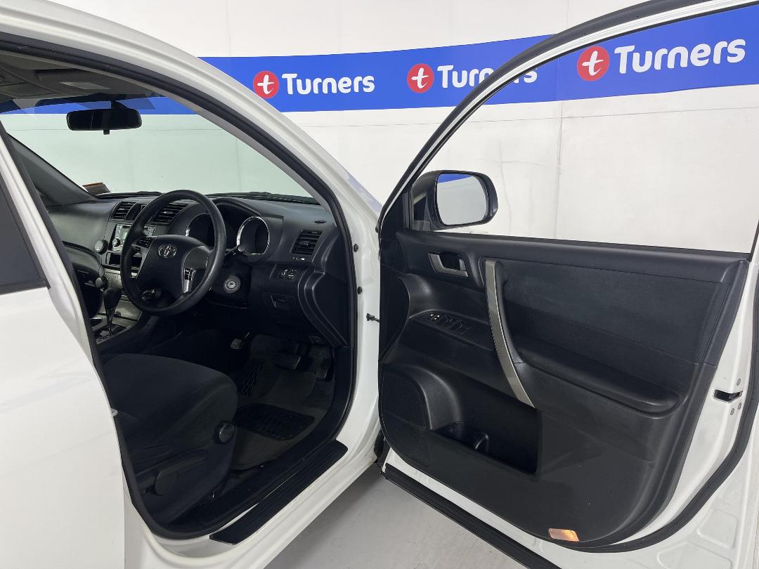 Photo '15' of Toyota Highlander Photo '15' of Toyota Highlander