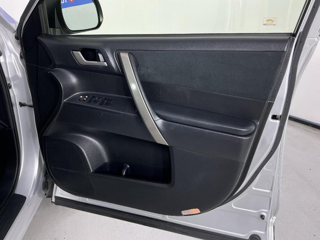 Photo '15' of Toyota Highlander Photo '15' of Toyota Highlander