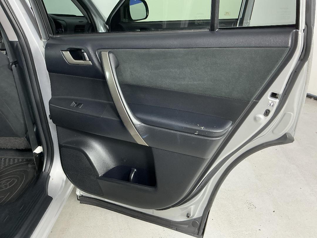 Photo '19' of Toyota Highlander Photo '19' of Toyota Highlander