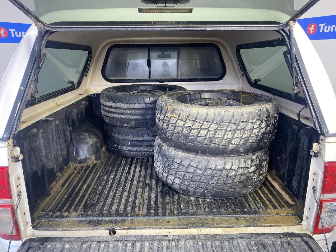 Photo '14' of Toyota Hilux