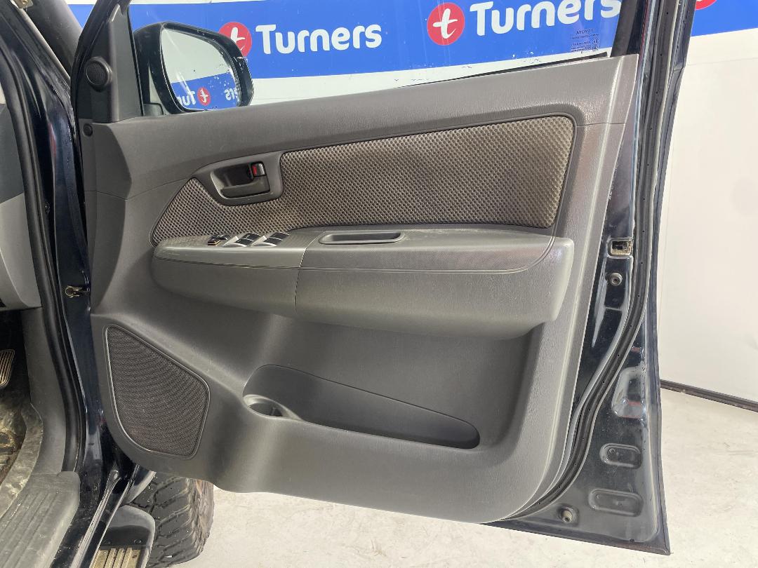 Photo '13' of Toyota Hilux SR5 TD DC Photo '13' of Toyota Hilux SR5 TD DC