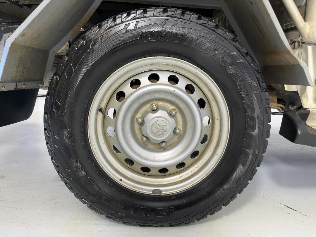 Photo '12' of Toyota Hilux