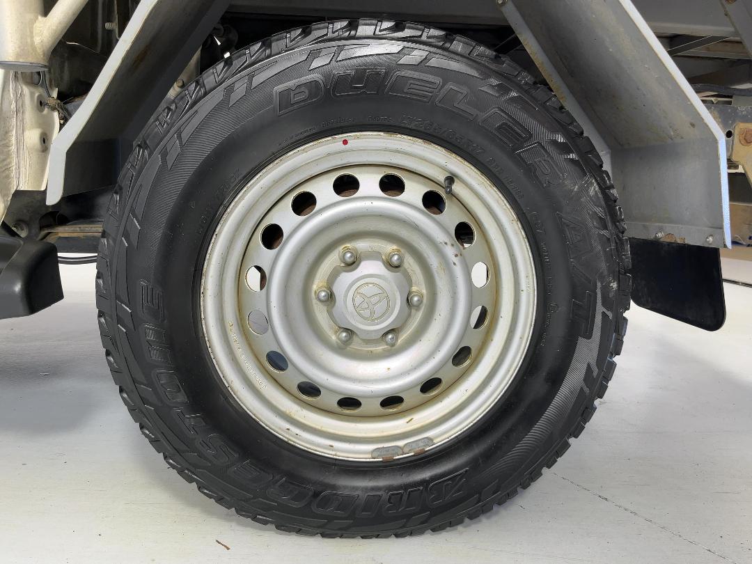 Photo '11' of Toyota Hilux