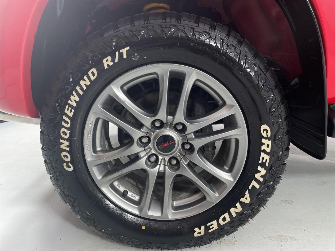 Photo '10' of Toyota Hilux