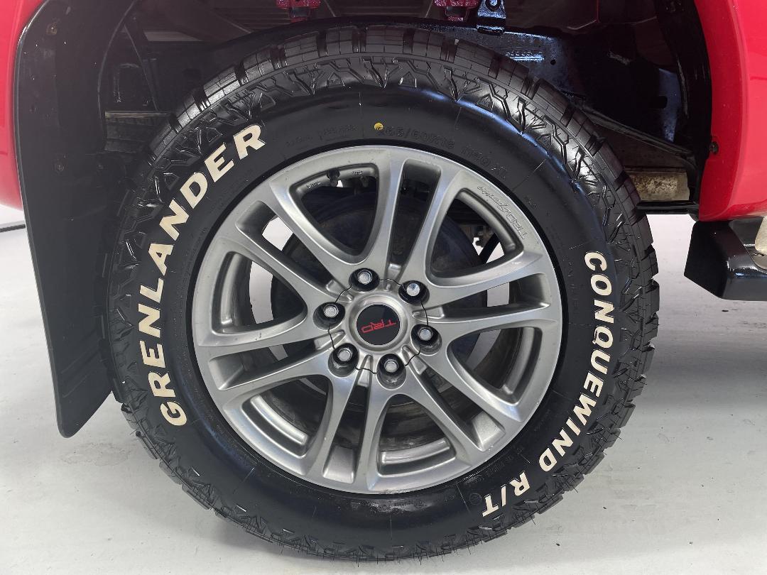 Photo '12' of Toyota Hilux