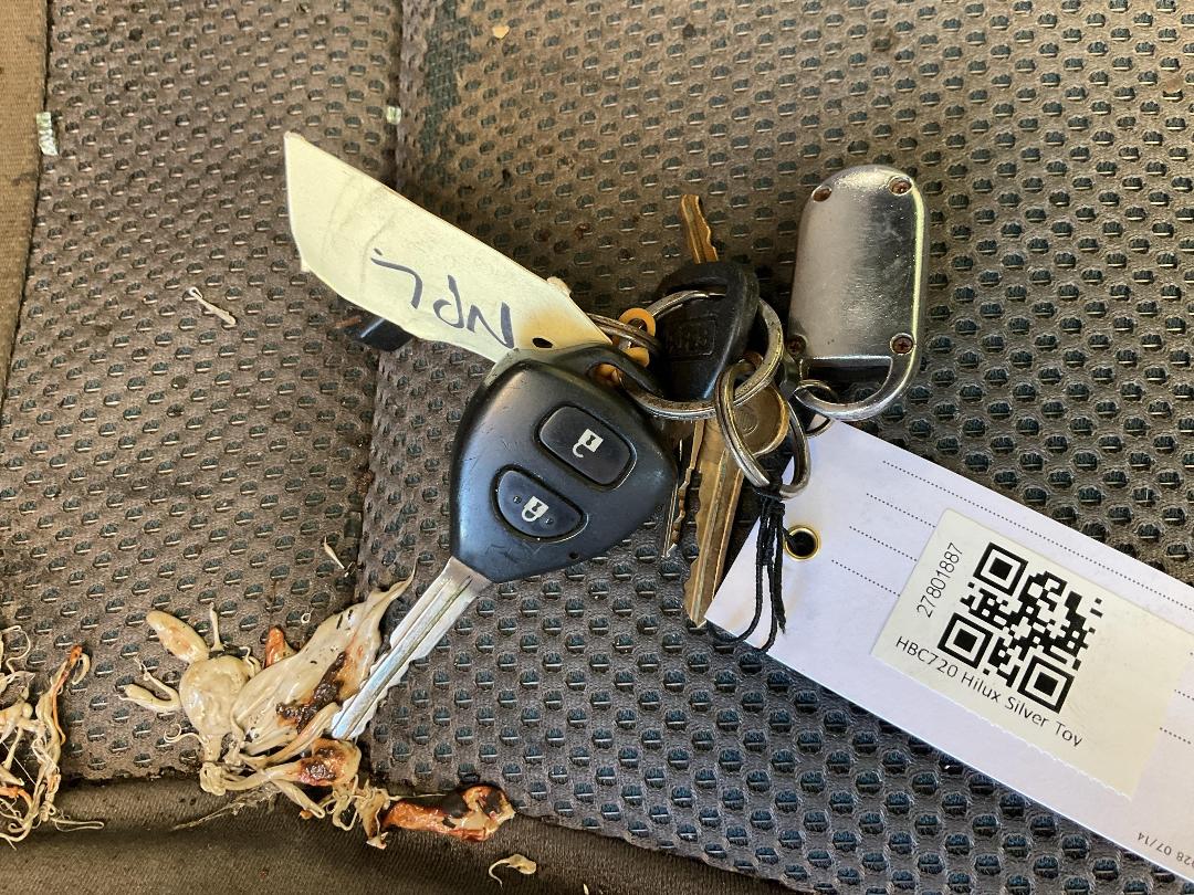 Photo '28' of Toyota Hilux TD DC Photo '28' of Toyota Hilux TD DC