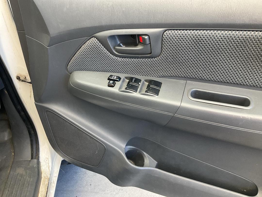 Photo '24' of Toyota Hilux TD DC Photo '24' of Toyota Hilux TD DC