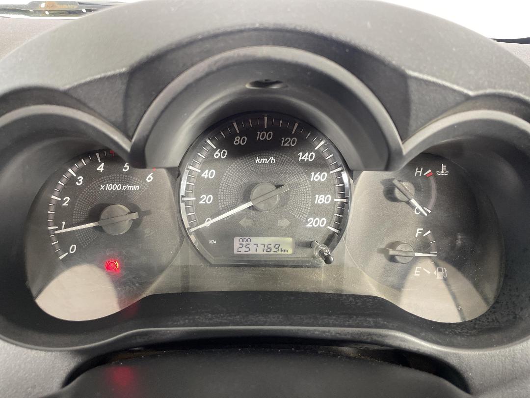 Photo '21' of Toyota Hilux