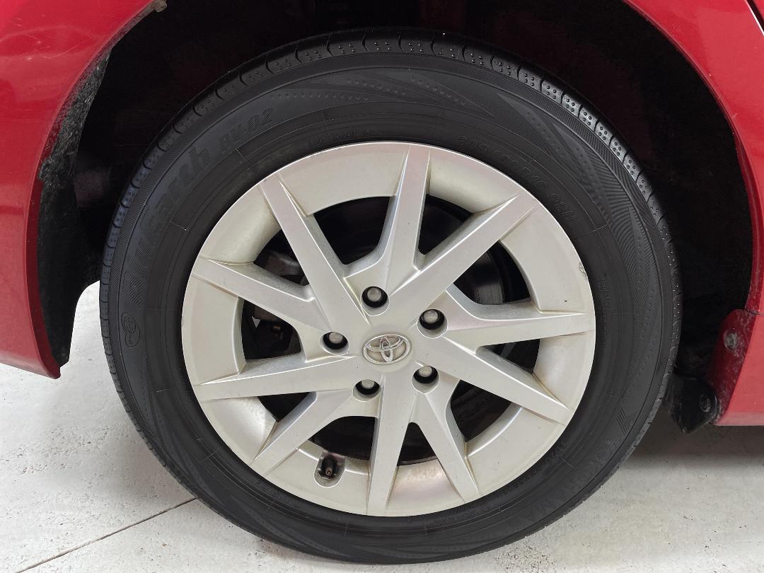 Photo '12' of Toyota Prius