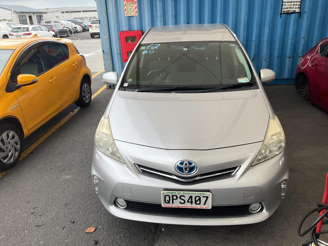 Photo '5' of Toyota Prius Alpha Photo '5' of Toyota Prius Alpha