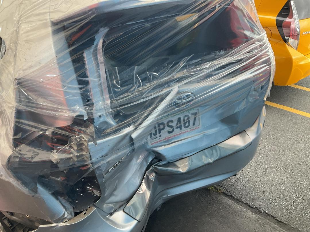 Photo '11' of Toyota Prius Alpha Photo '11' of Toyota Prius Alpha