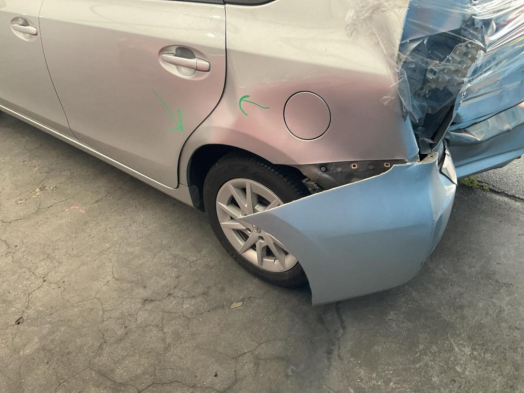 Photo '10' of Toyota Prius Alpha Photo '10' of Toyota Prius Alpha