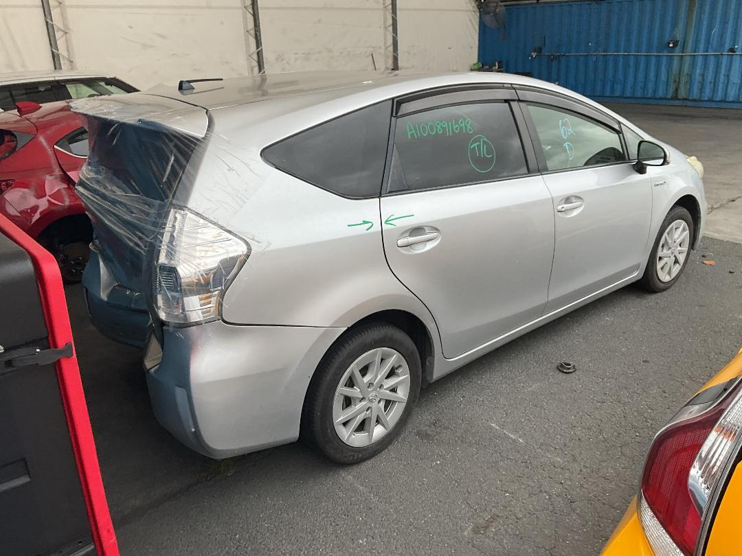 Photo '12' of Toyota Prius Alpha Photo '12' of Toyota Prius Alpha