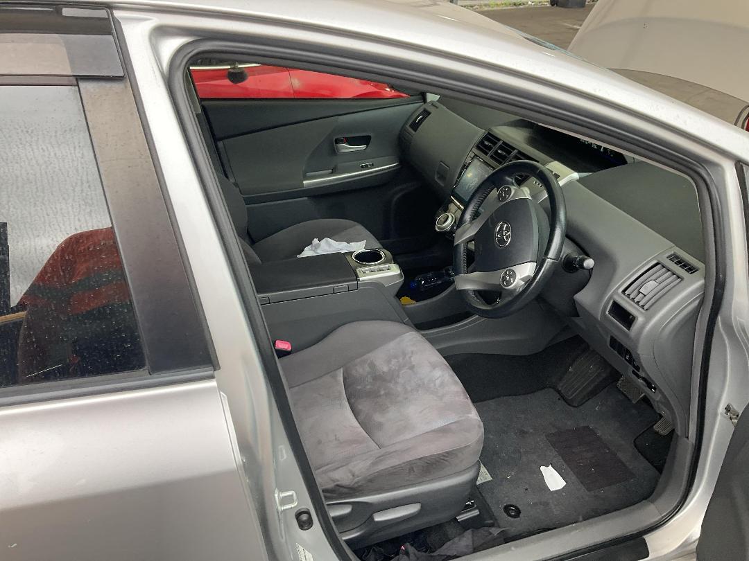 Photo '19' of Toyota Prius Alpha Photo '19' of Toyota Prius Alpha