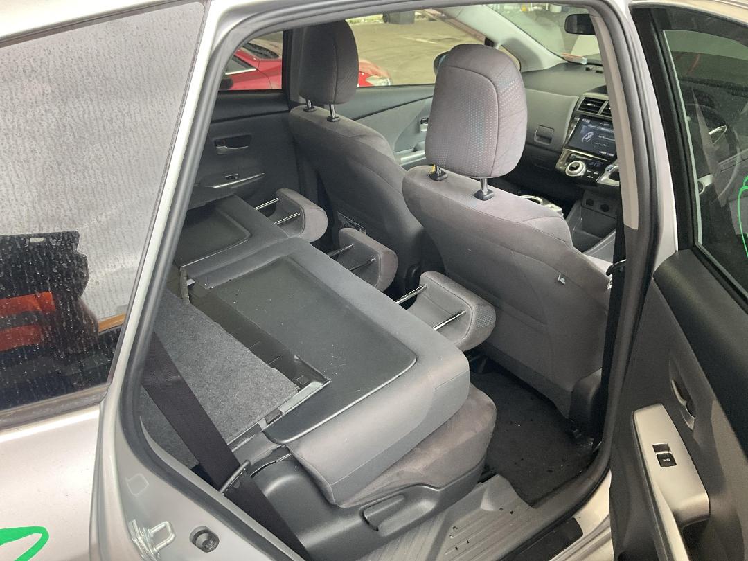 Photo '20' of Toyota Prius Alpha Photo '20' of Toyota Prius Alpha