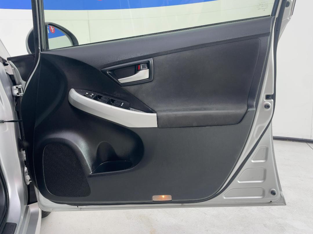 Photo '15' of Toyota Prius Photo '15' of Toyota Prius