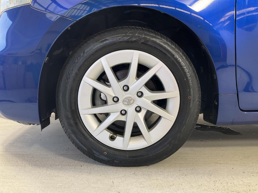 Photo '10' of Toyota Prius