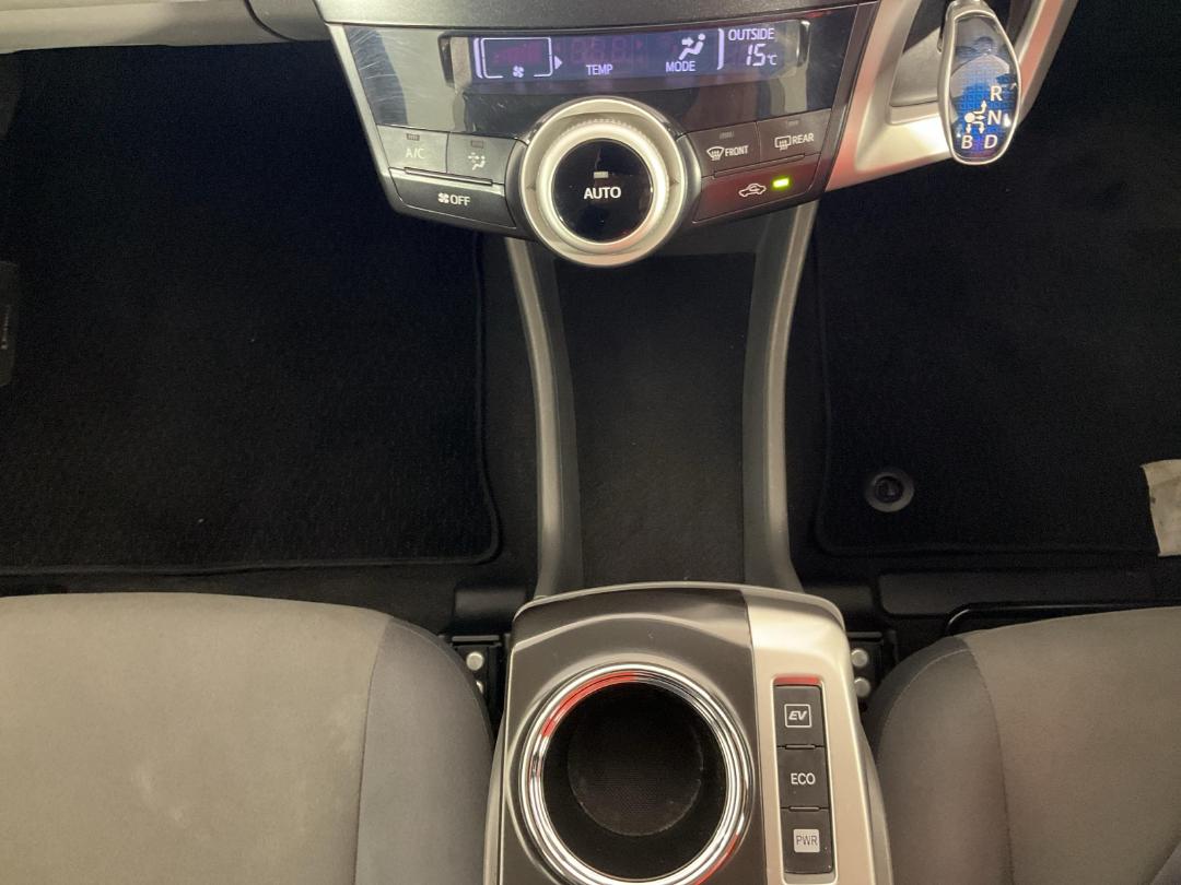 Photo '18' of Toyota Prius