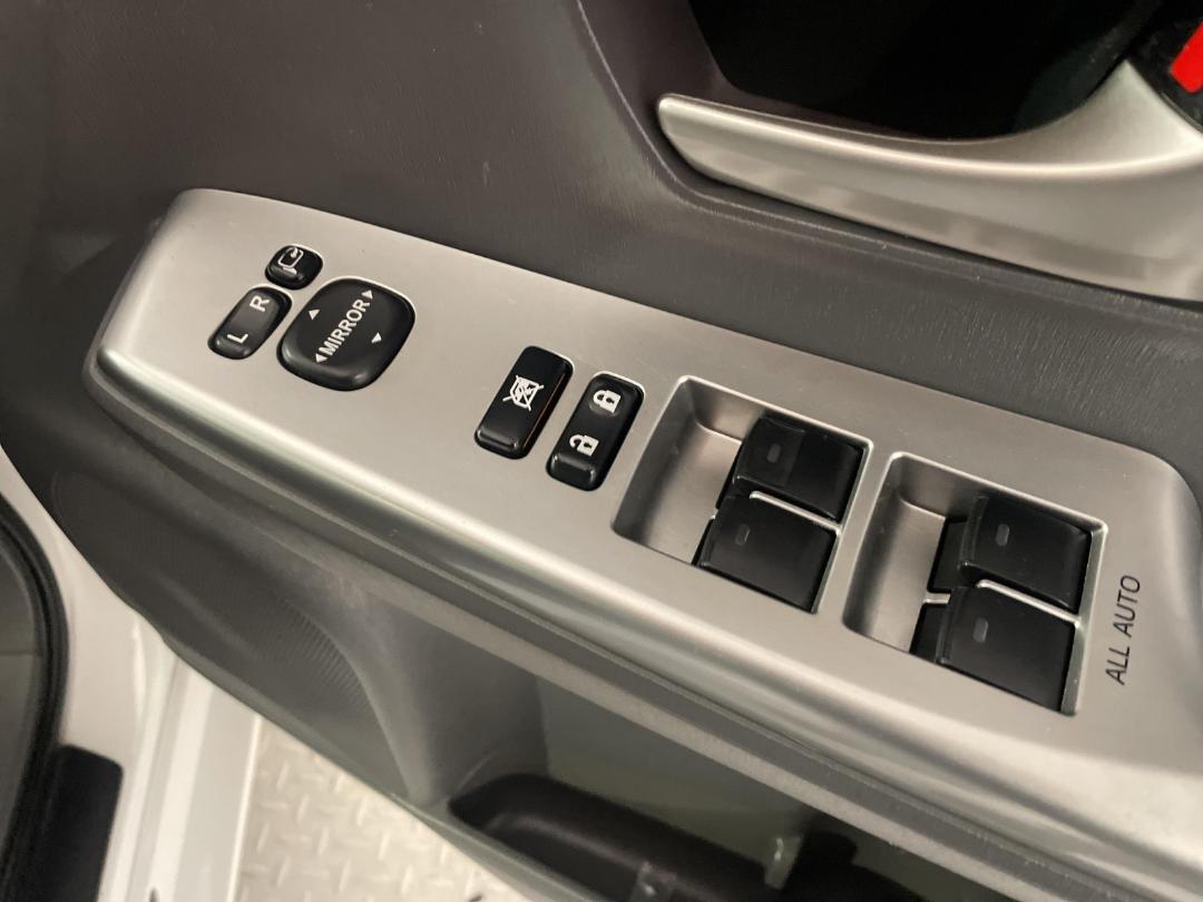 Photo '23' of Toyota Prius