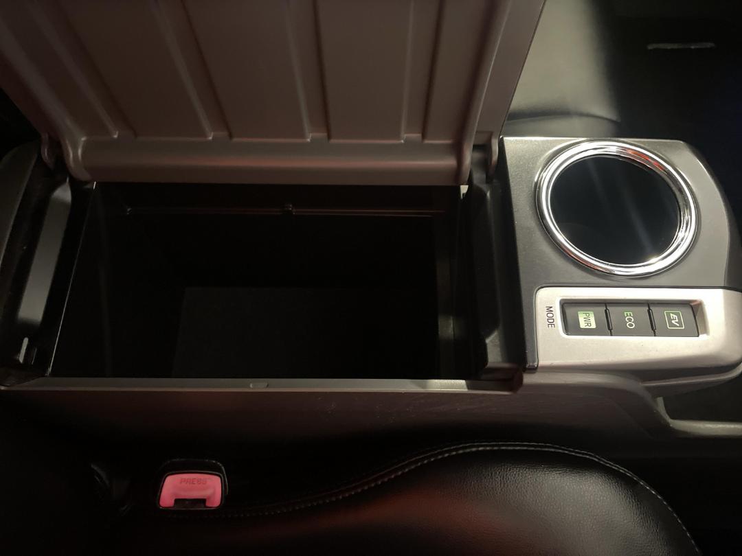 Photo '32' of Toyota Prius